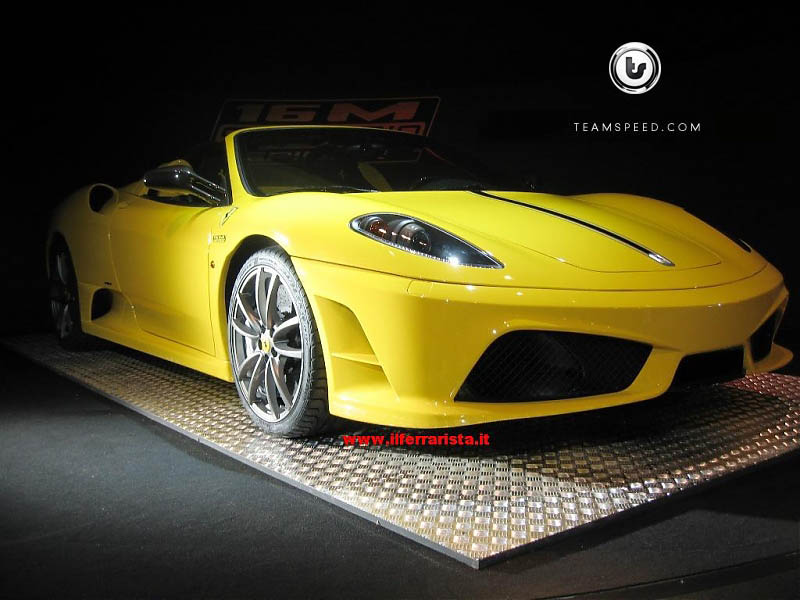 Illustration for article titled Ferrari Scuderia Spider 16M Unveiled Live At Mugello With Stickers, 16 GB Ferrari iPod Touch